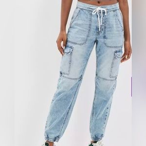 AE American Eagle Super High-Waisted Denim Cargo Jogger Size 000